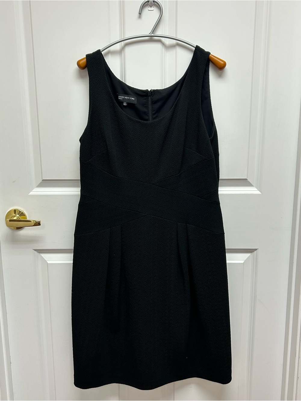 Jones New York sleeveless black sheath dress with a textured herringbone Size 14